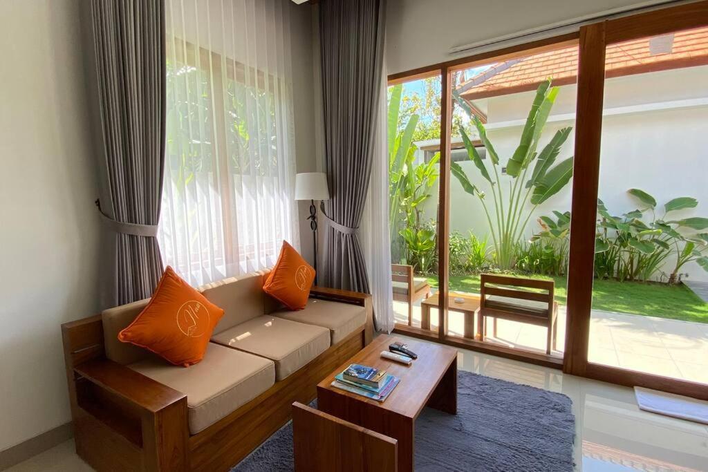 Nau Nusa Villa Batununggul Экстерьер фото