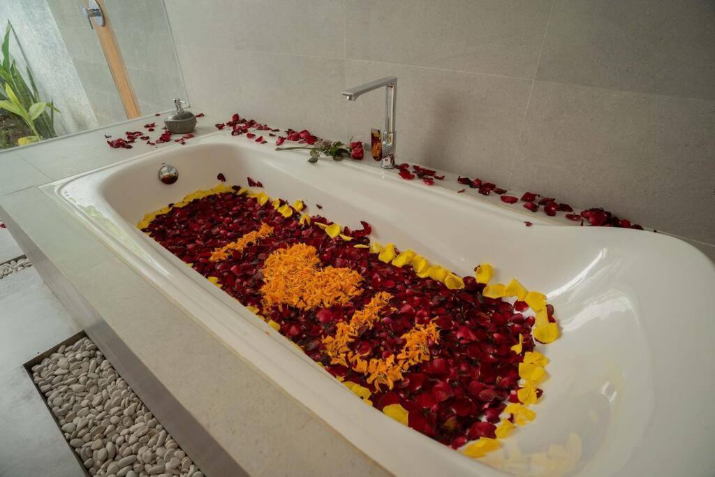 Nau Nusa Villa Batununggul Экстерьер фото